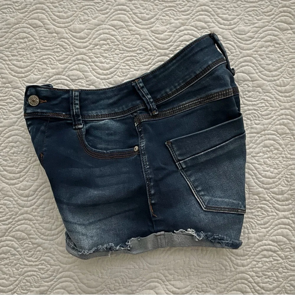 REWASH High Rise Comfort Stretch Distressed Denim Shorts Size 3 - Picture 11 of 16